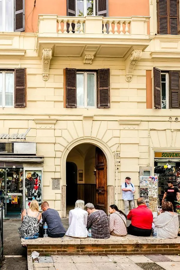 Family Apartment Near Vatican Museum Rome
